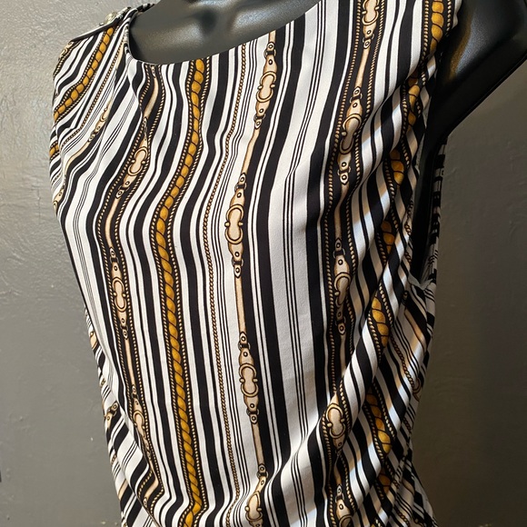 Premise equestrian motif striped sleeveless top with front rushing - Picture 15 of 16